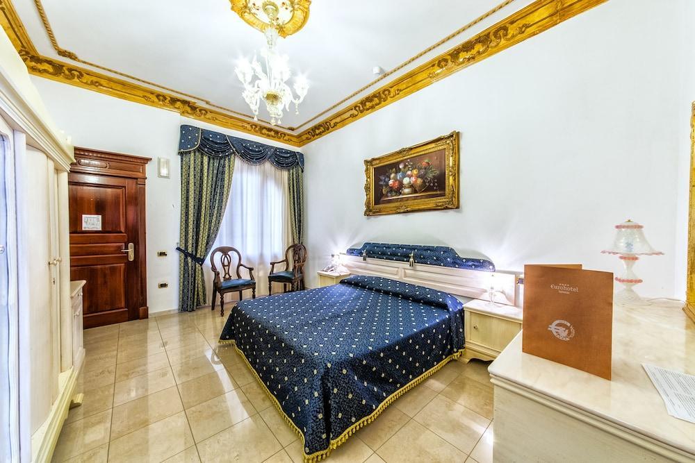 Euro Hotel อีเกลเซียส ภายนอก รูปภาพ