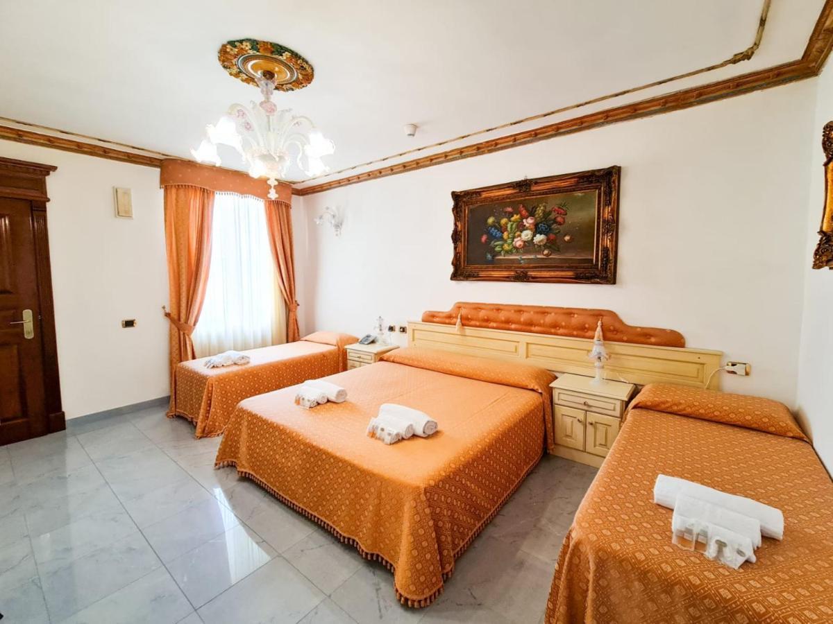 Euro Hotel อีเกลเซียส ภายนอก รูปภาพ