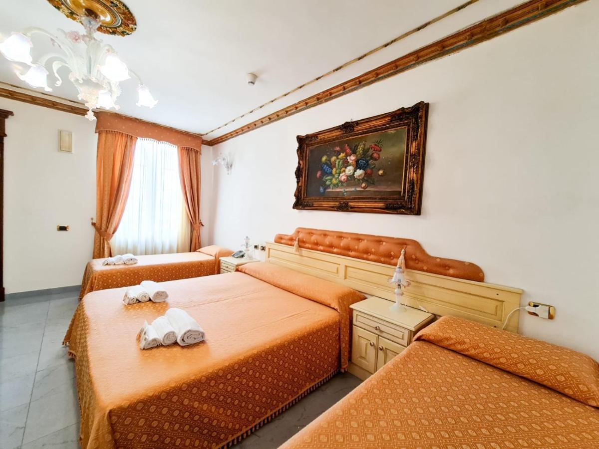 Euro Hotel อีเกลเซียส ภายนอก รูปภาพ