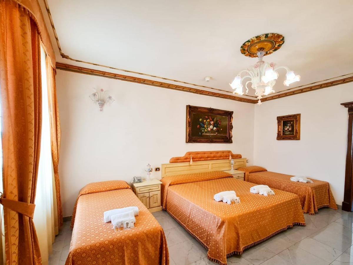 Euro Hotel อีเกลเซียส ภายนอก รูปภาพ