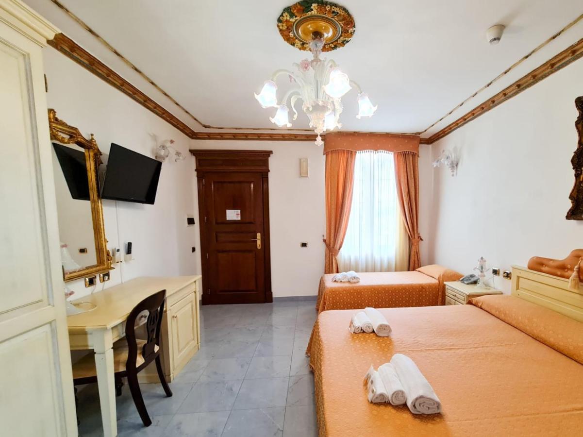 Euro Hotel อีเกลเซียส ภายนอก รูปภาพ