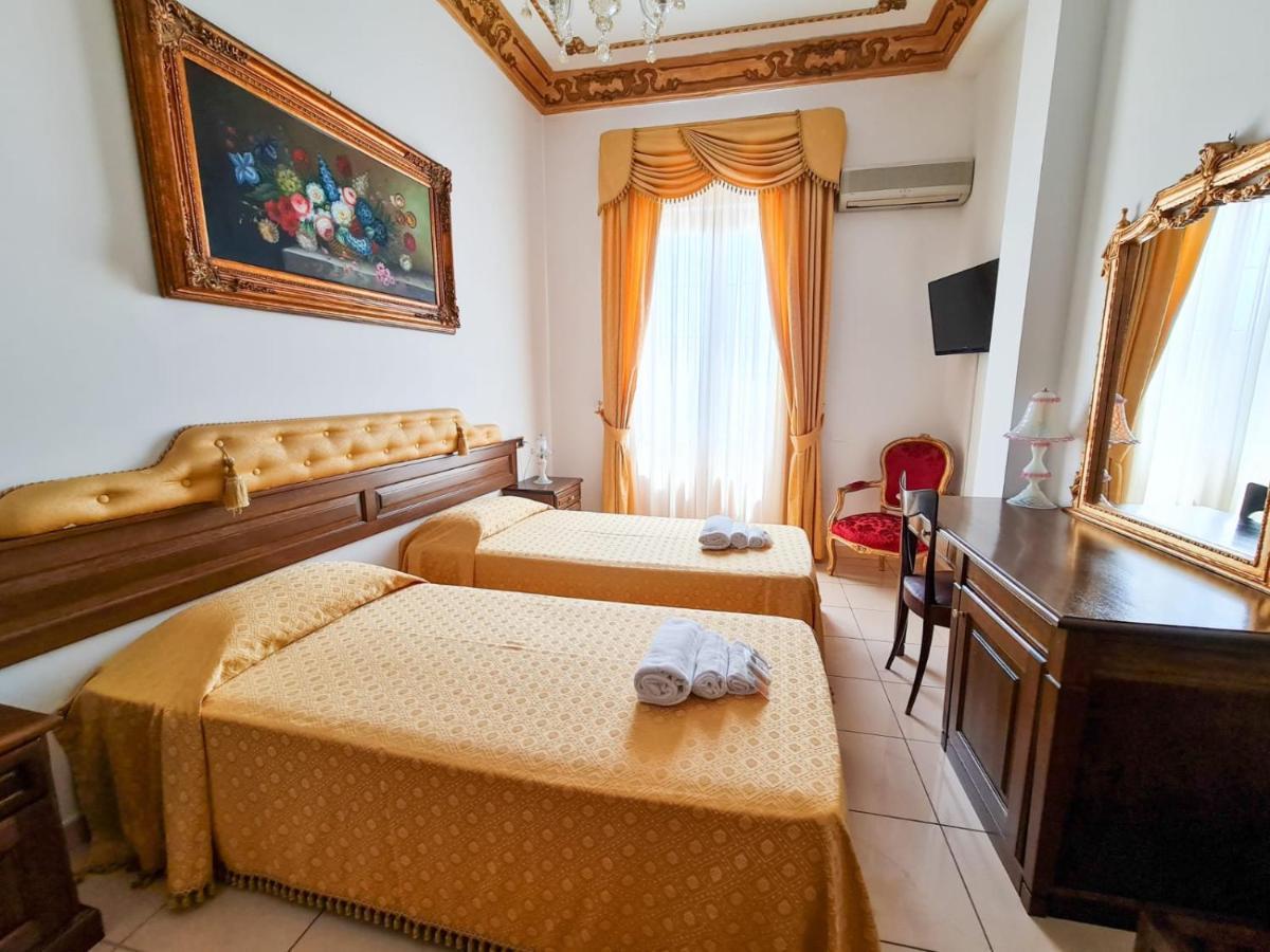 Euro Hotel อีเกลเซียส ภายนอก รูปภาพ
