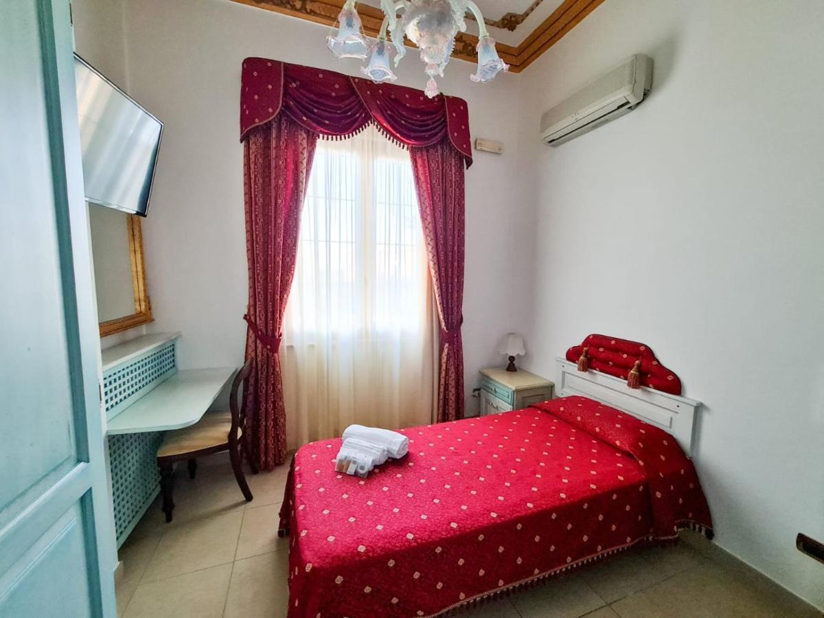 Euro Hotel อีเกลเซียส ภายนอก รูปภาพ