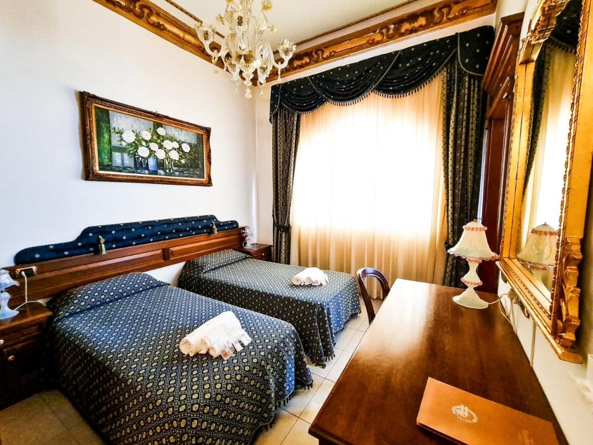 Euro Hotel อีเกลเซียส ภายนอก รูปภาพ