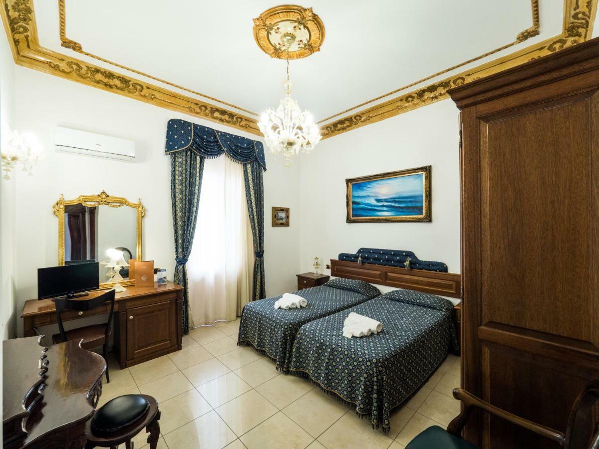 Euro Hotel อีเกลเซียส ภายนอก รูปภาพ