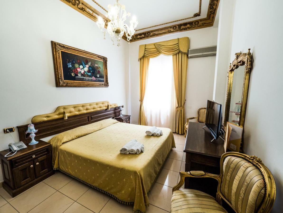 Euro Hotel อีเกลเซียส ภายนอก รูปภาพ