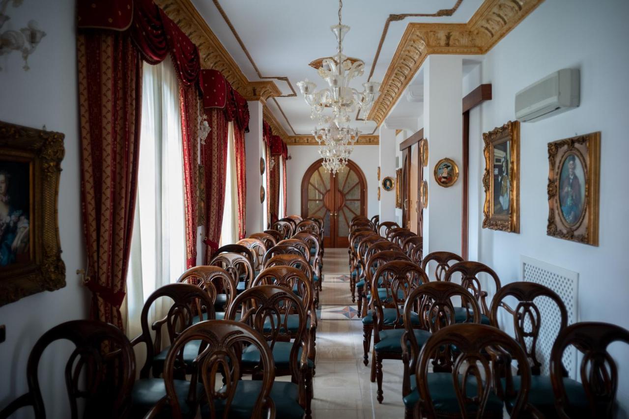 Euro Hotel อีเกลเซียส ภายนอก รูปภาพ